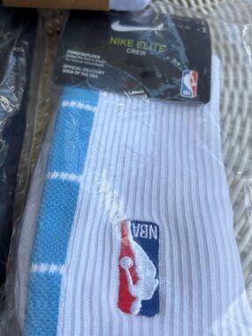 Nike Elite Crew Socks in White and Light Blue with NBA Logo